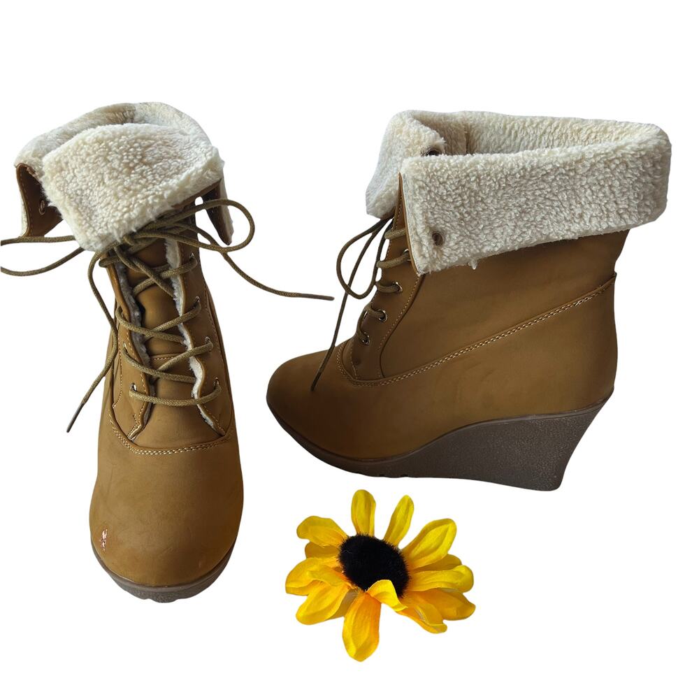 CA Collection by Carrini Wedge Womens Boots Size 6.5 Fleece Lined Tie Tan